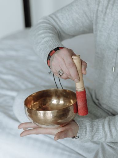 Quelques conseils pour savoir quand et comment purifier vos pierres naturelles avec des bols chantant, bol tibétain.