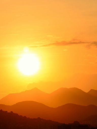 Quelques conseils pour savoir quand et comment recharger vos pierres naturelles à la lumière solaire.